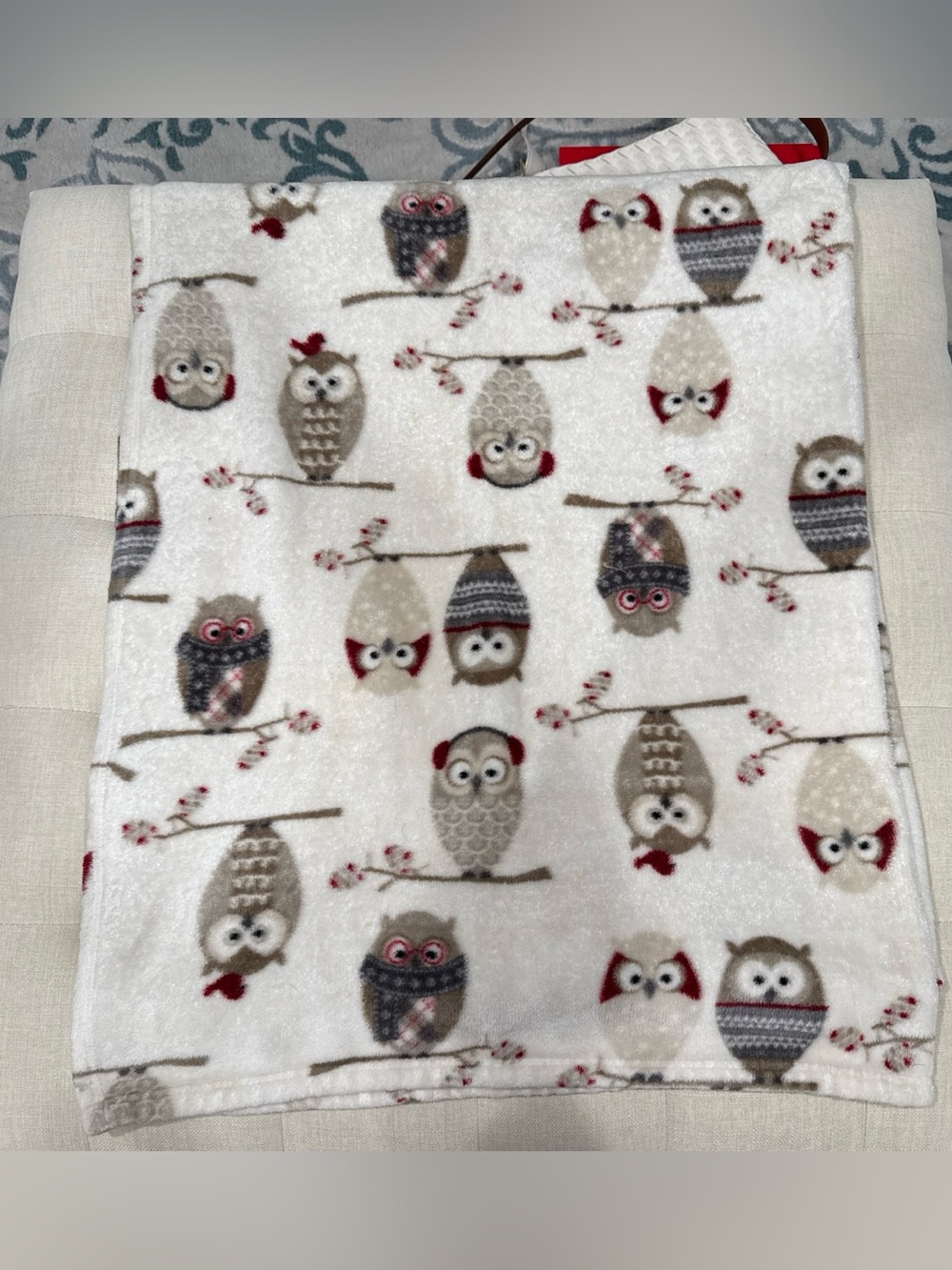Cozy Owl Print Fleece Throw Blanket - White/Tan